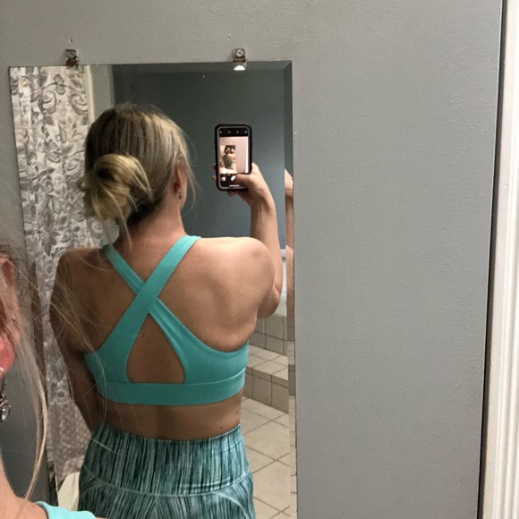 Fabletics Workout Set - Picture 2 of 3